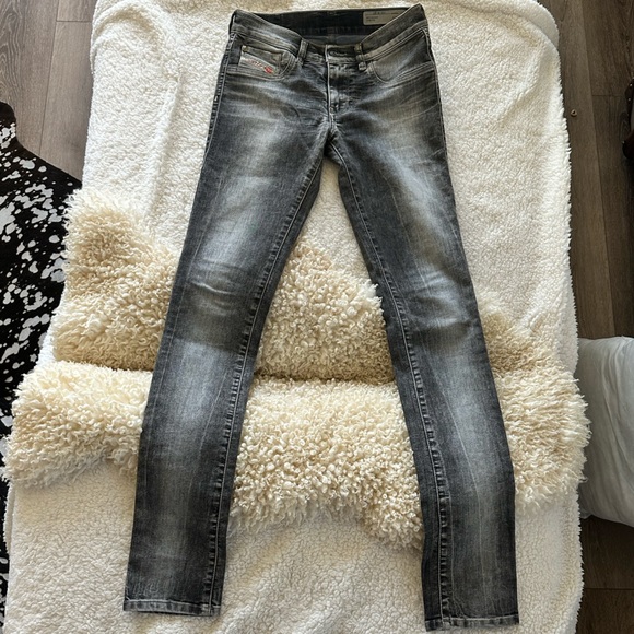 Diesel Women’s Livier Super Slim Jegging - Picture 2 of 4